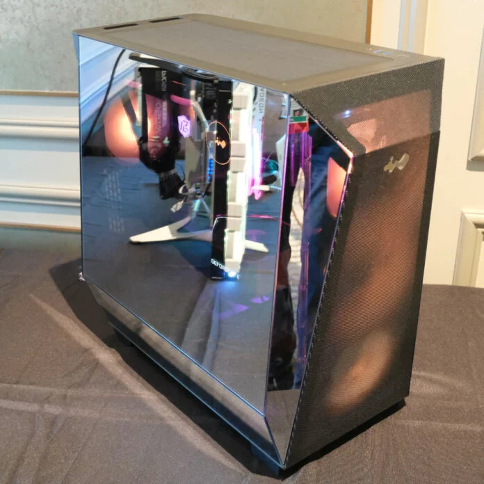 Шасси InWin Prism пытается использовать антигравитационный наклон Майкла Джексона