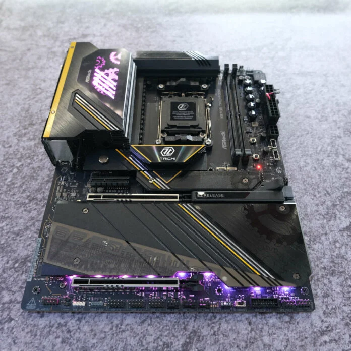 ASRock выпускает свою первую плату Taichi OCF на платформе AMD