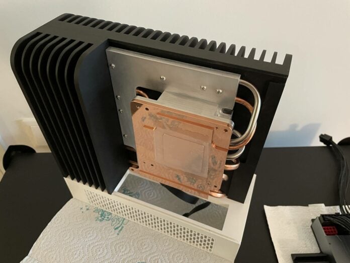 Моддер мастерит безвентиляторный корпус для процессора AMD Ryzen Strix Halo, который я бы хотел купить