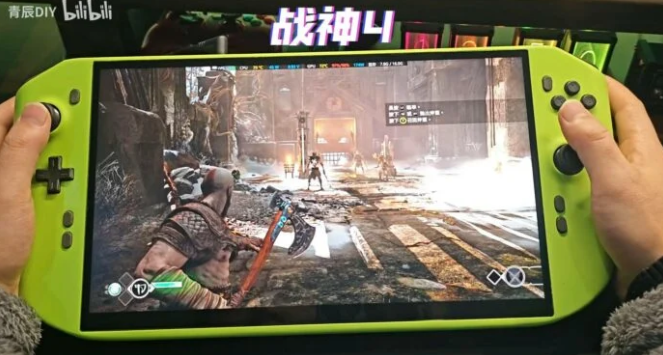 Вы называете это портативным устройством? Моддер собирает чонкер с экраном 4K и RTX 4090