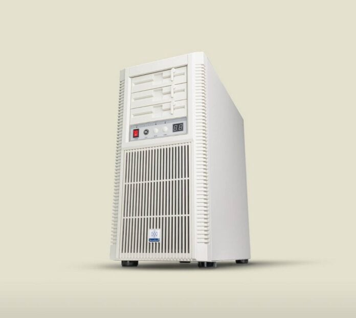 Это ретро-корпус Silverstone заставит ваших друзей задуматься, как вы вообще можете играть в Cyberpunk