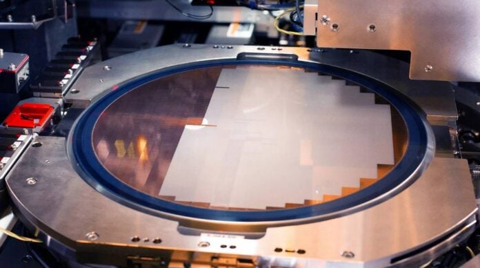 Intel продолжит в значительной степени полагаться на сторонние производственные мощности, используя TSMC на постоянной основе