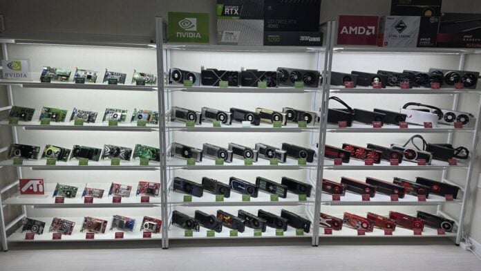 Коллекция графических процессоров этого энтузиаста технологий заставляет нас мечтать о том, чтобы когда-нибудь у нас был такой