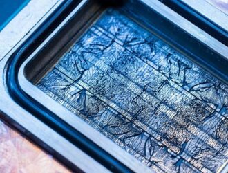 Microsoft протравливает жидкие каналы в кремнии, чтобы улучшить охлаждение в три раза