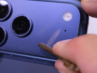 У iPhone 17 Pro есть проблема: он очень легко царапается