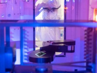 AMD может начать производить некоторые из своих чипов на заводах Intel