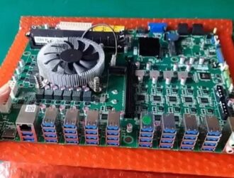 Эта материнская плата имеет 36 портов USB, которых хватит на всю семью