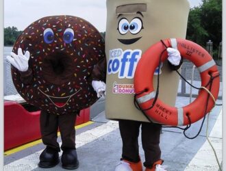 Промоутер в ростовой кукле: как формат работает с вниманием аудитории и офлайн-трафиком