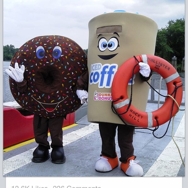 Промоутер в ростовой кукле: как формат работает с вниманием аудитории и офлайн-трафиком