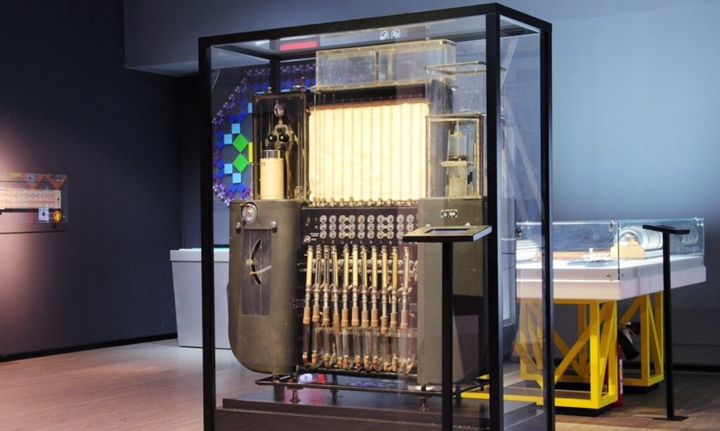 Водяной интегратор, компьютер, мощность которого измерялась не в МГц, а в потоке воды