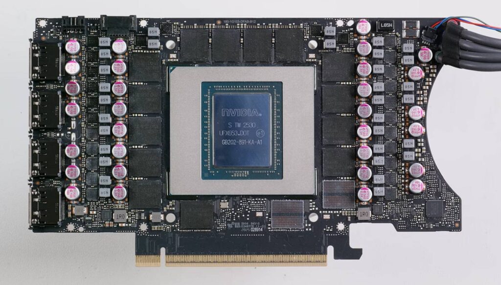 При разборке Nvidia RTX 6000D выяснилось, что видеокарта оснащена 84 ГБ видеопамяти на чипах по 3 ГБ