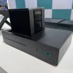 DeepCool демонстрирует компактный ПК с кулером для процессора, который выглядывает сверху, как нагнетатель в маслкаре