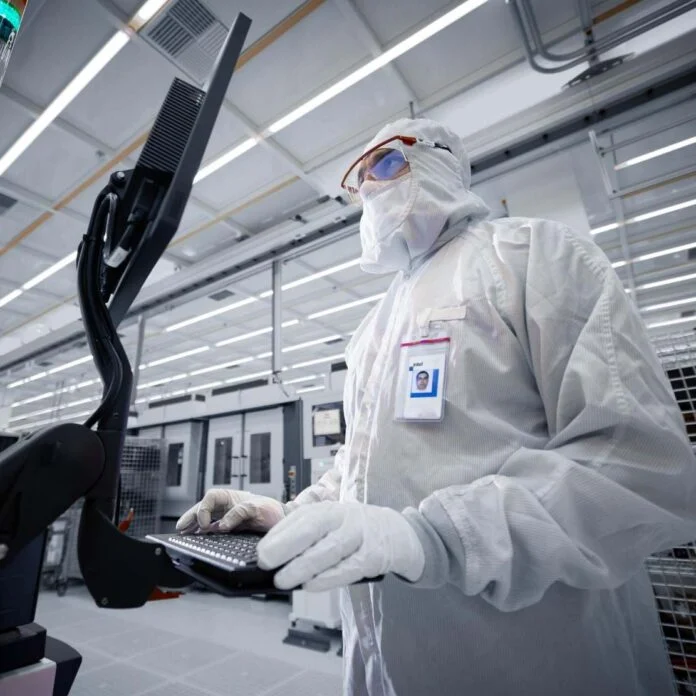 Intel представляет 18A-P, обещая прирост тактовой частоты на 9 % при том же энергопотреблении, что и у 18A
